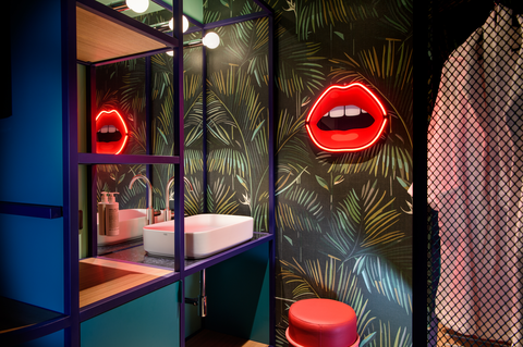 DEMO HOTEL- The Sense of Wonder